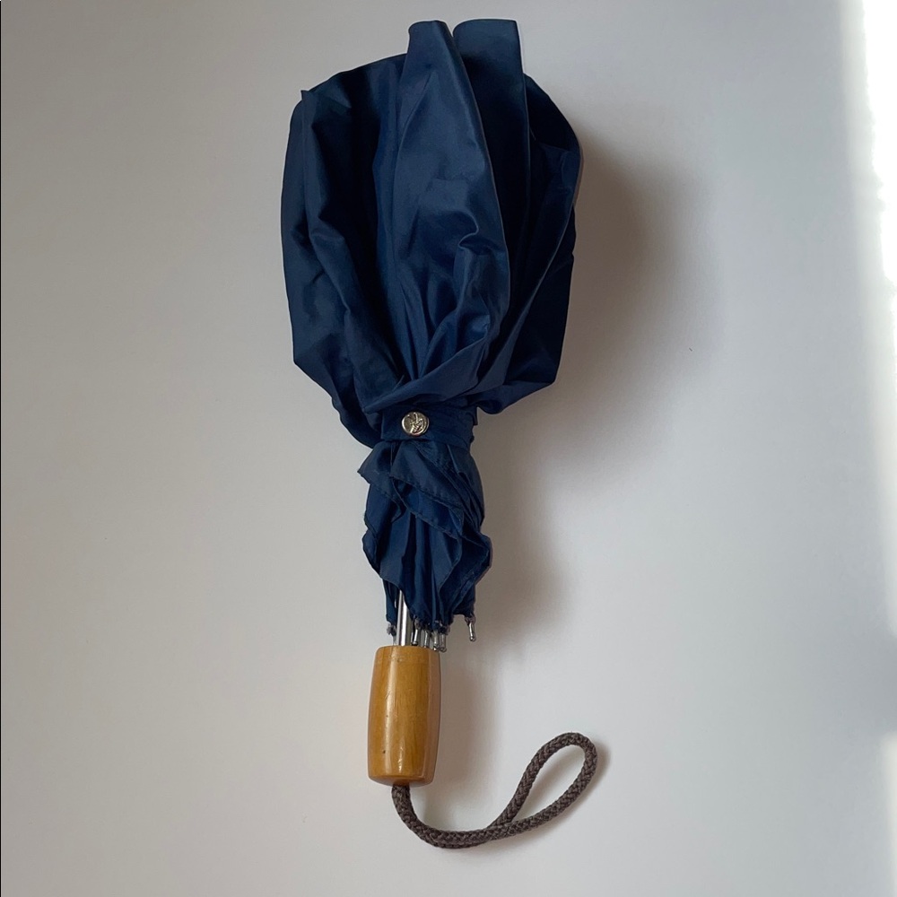 Vintage Anne Klein designer Navy Blue Umbrella with Wooden Handle